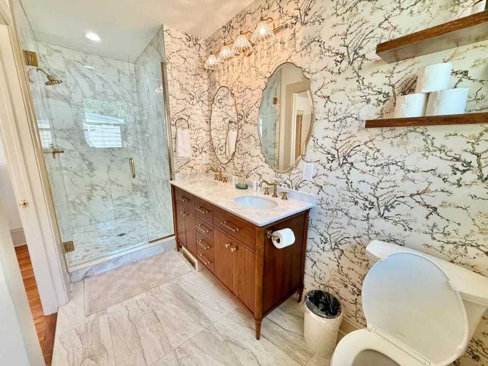 Charming Downtown Family Home with Fenced Yard House in Raleigh