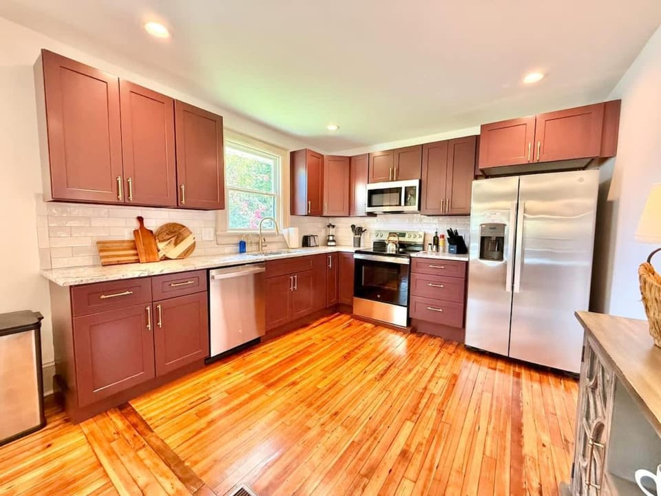 Charming Downtown Family Home with Fenced Yard House in Raleigh