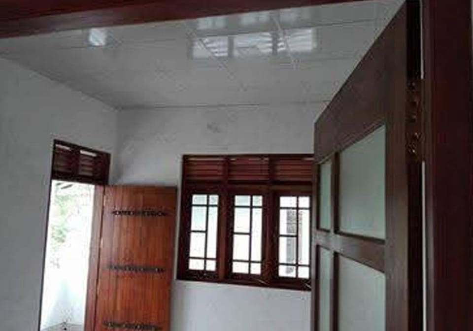 Suraji's Place Apartment in Kamburugamuwa