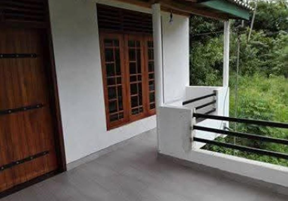 Suraji's Place Apartment in Kamburugamuwa