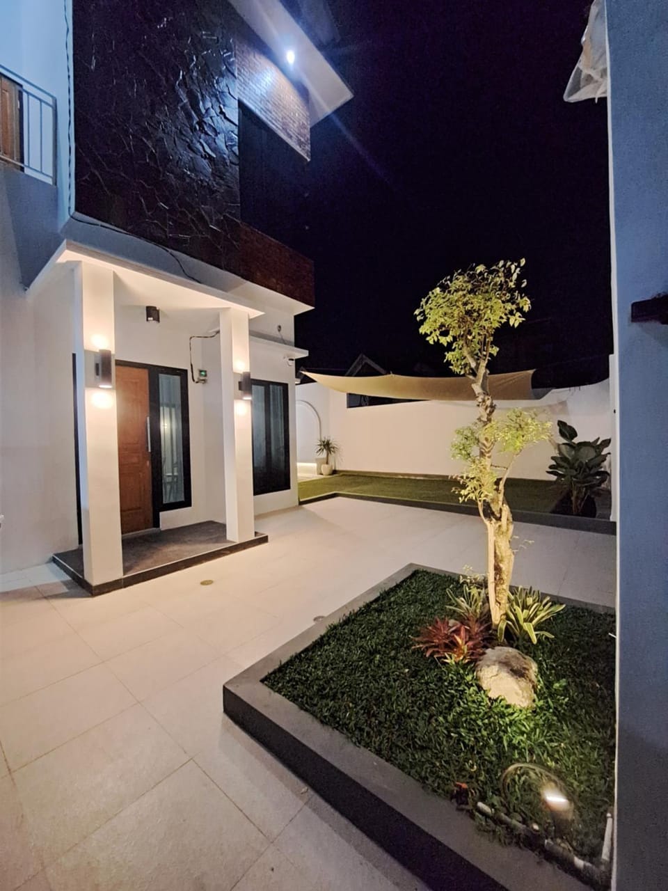 Night, Garden view