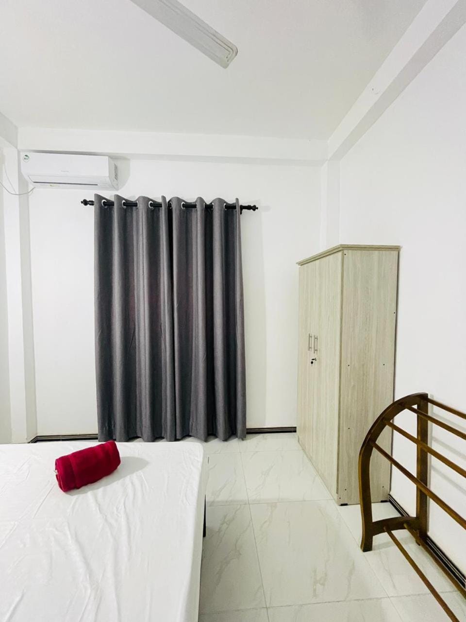 Bed, Bedroom, wardrobe, air conditioner