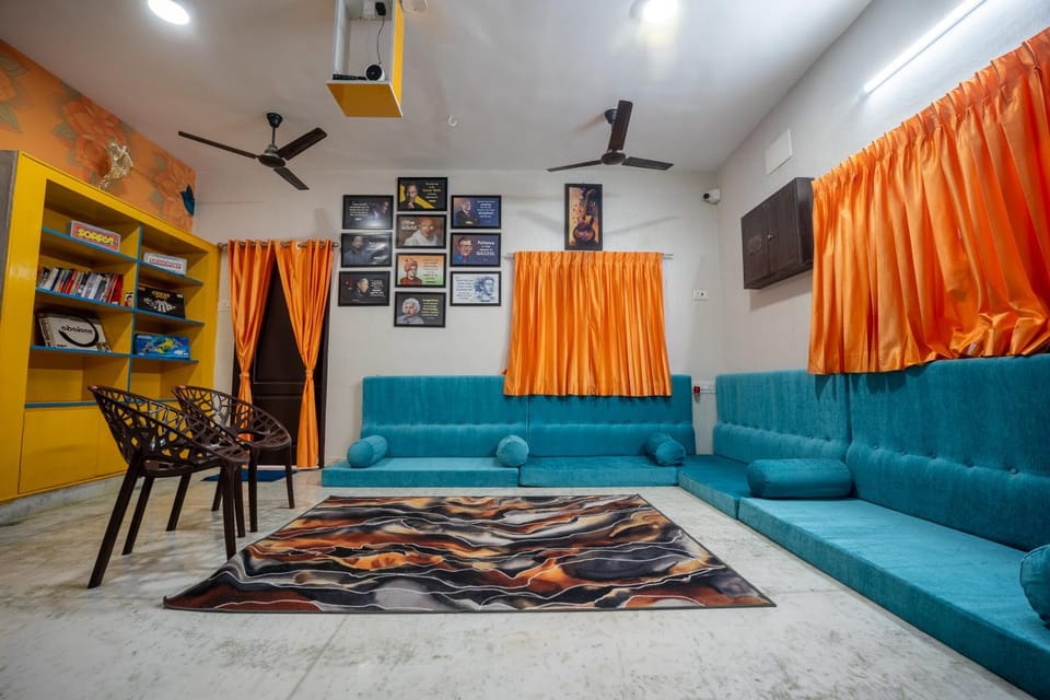 TV and multimedia, Living room, Seating area, Evening entertainment
