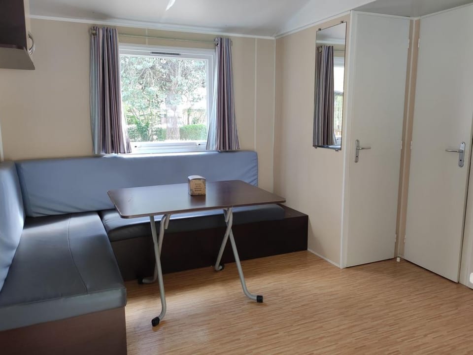 Mobil-home 6 Pers avec Terrasse à Axat - API-1-52-973 Campground/ 
RV Resort in Occitanie