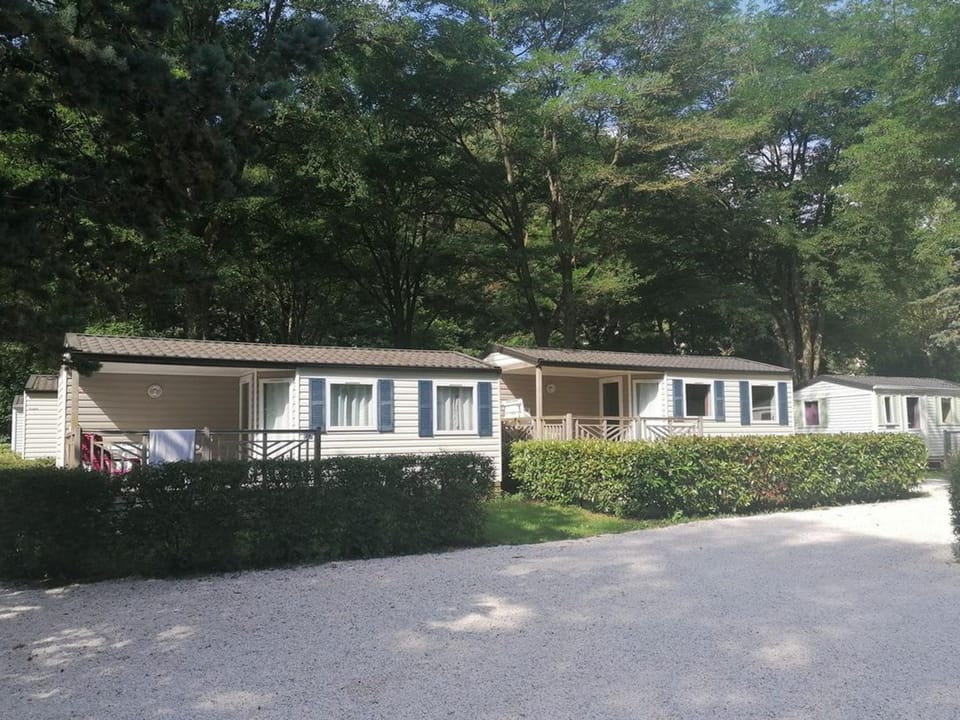 Mobil-home avec Terrasse à Axat - API-1-52-1004 Campground/ 
RV Resort in Occitanie