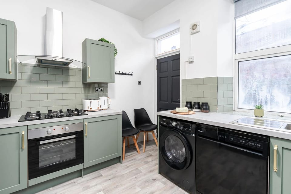 dishwasher, oven, stove, toaster, washing machine, dryer