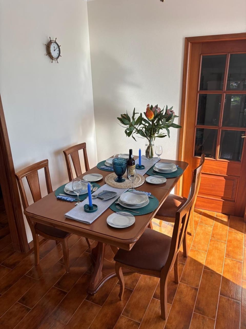 Seating area, Dining area