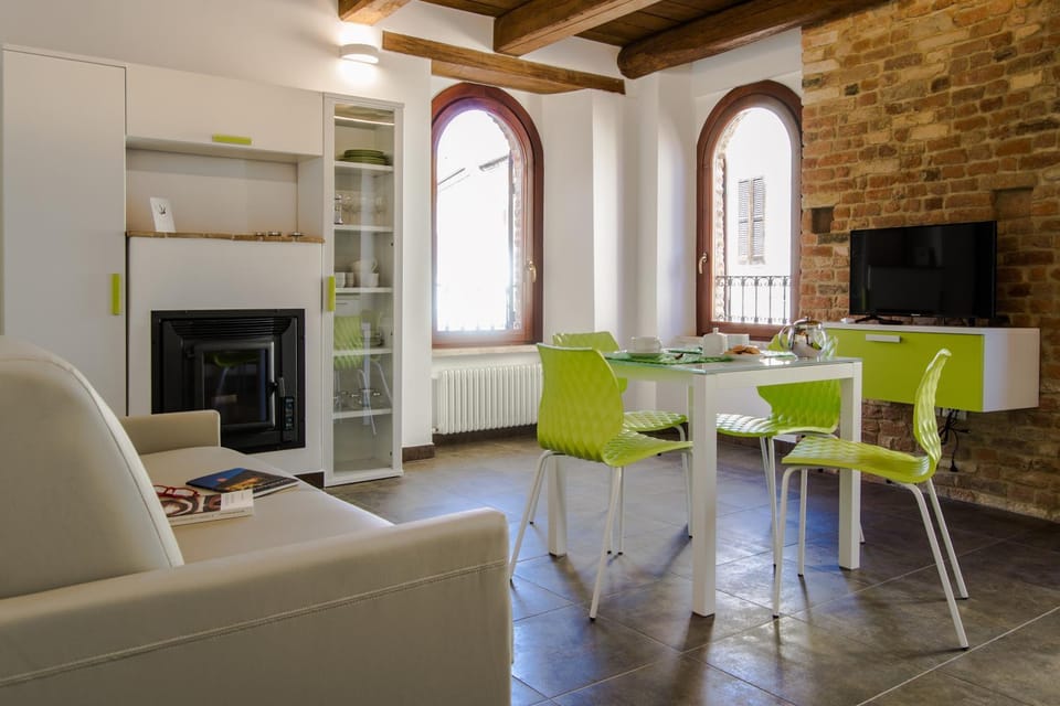 TV and multimedia, Living room, Dining area