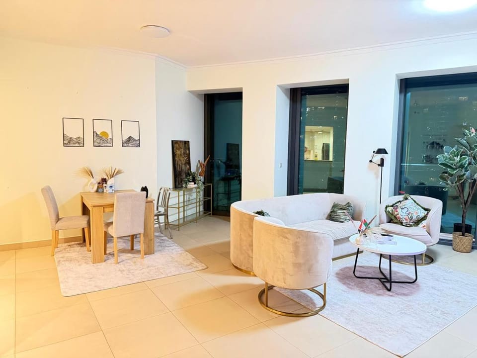 Toilet, TV and multimedia, Living room