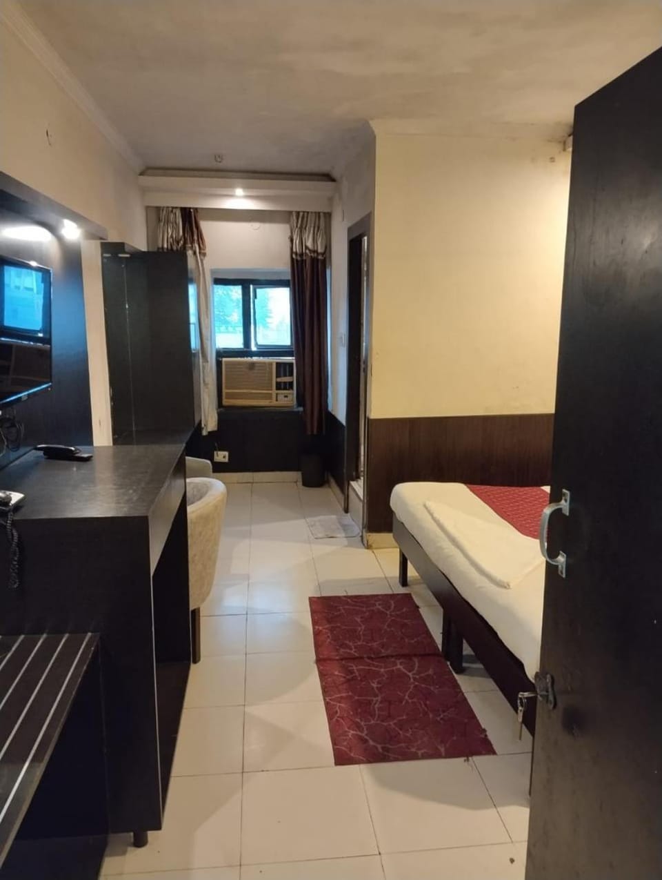 Bed, TV and multimedia, Bedroom, wardrobe
