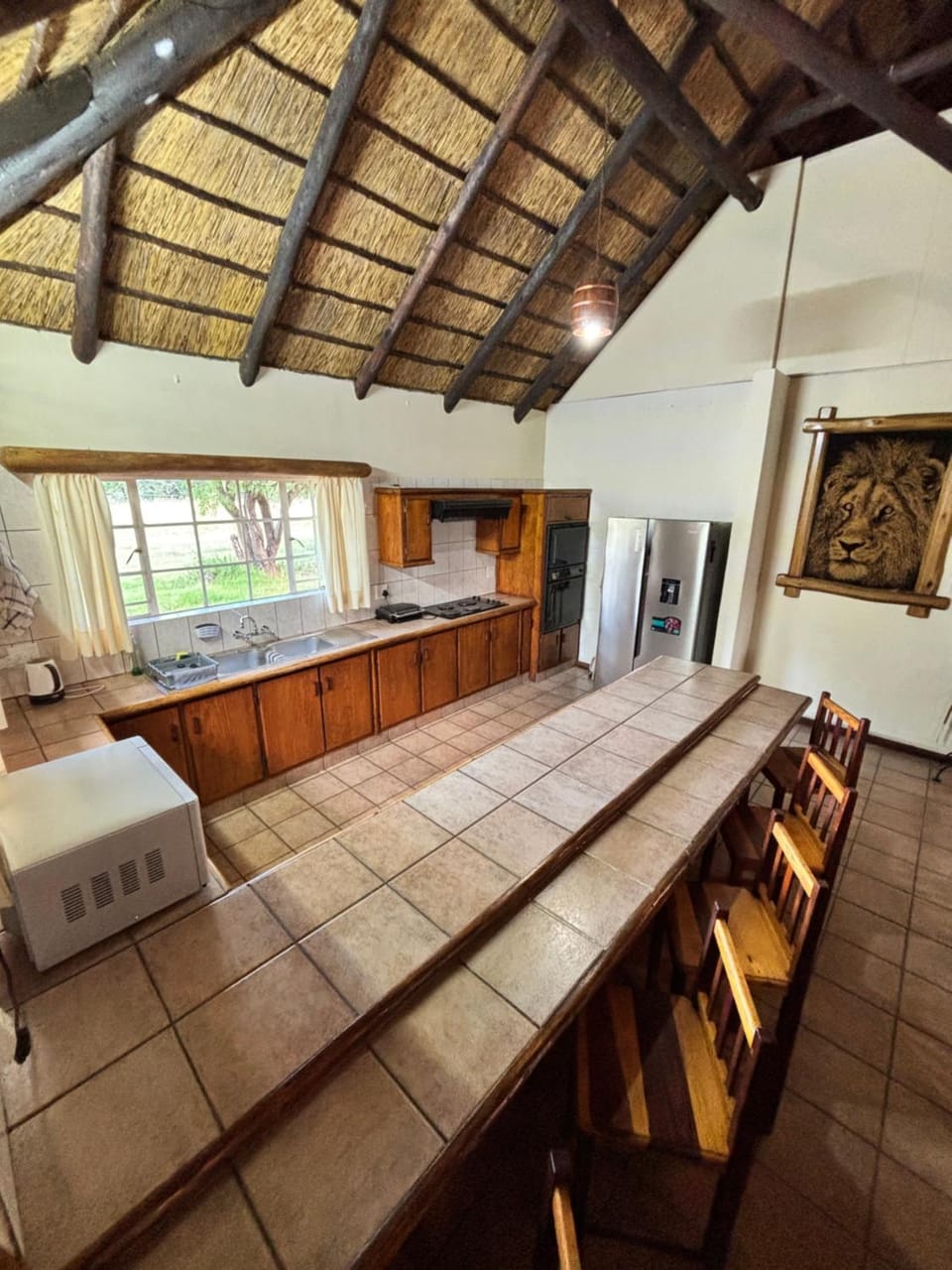 Kitchen or kitchenette, Dining area