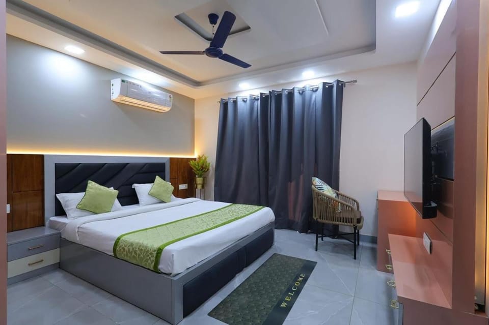 The Crown Jewel Private Rooftop & Luxury Lounge Apartment in Gurugram
