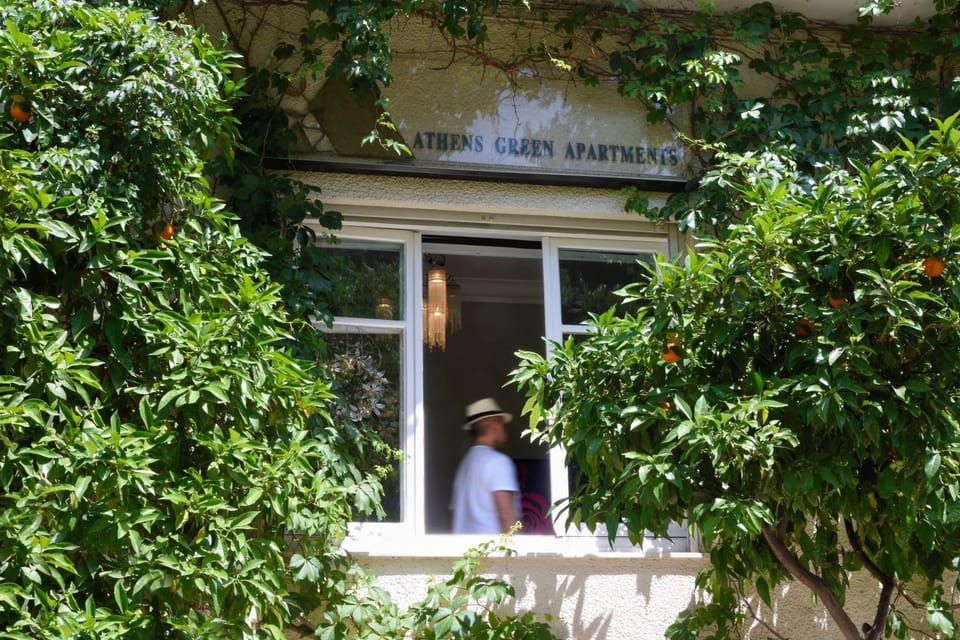 Facade/entrance, People, Bird's eye view, group of guests, Family