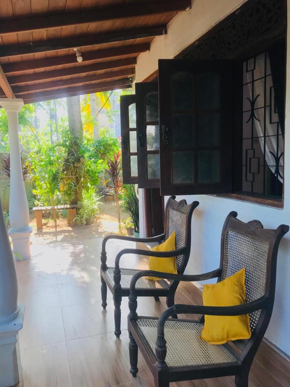 Makai Holiday Inn Bed and Breakfast in Hikkaduwa