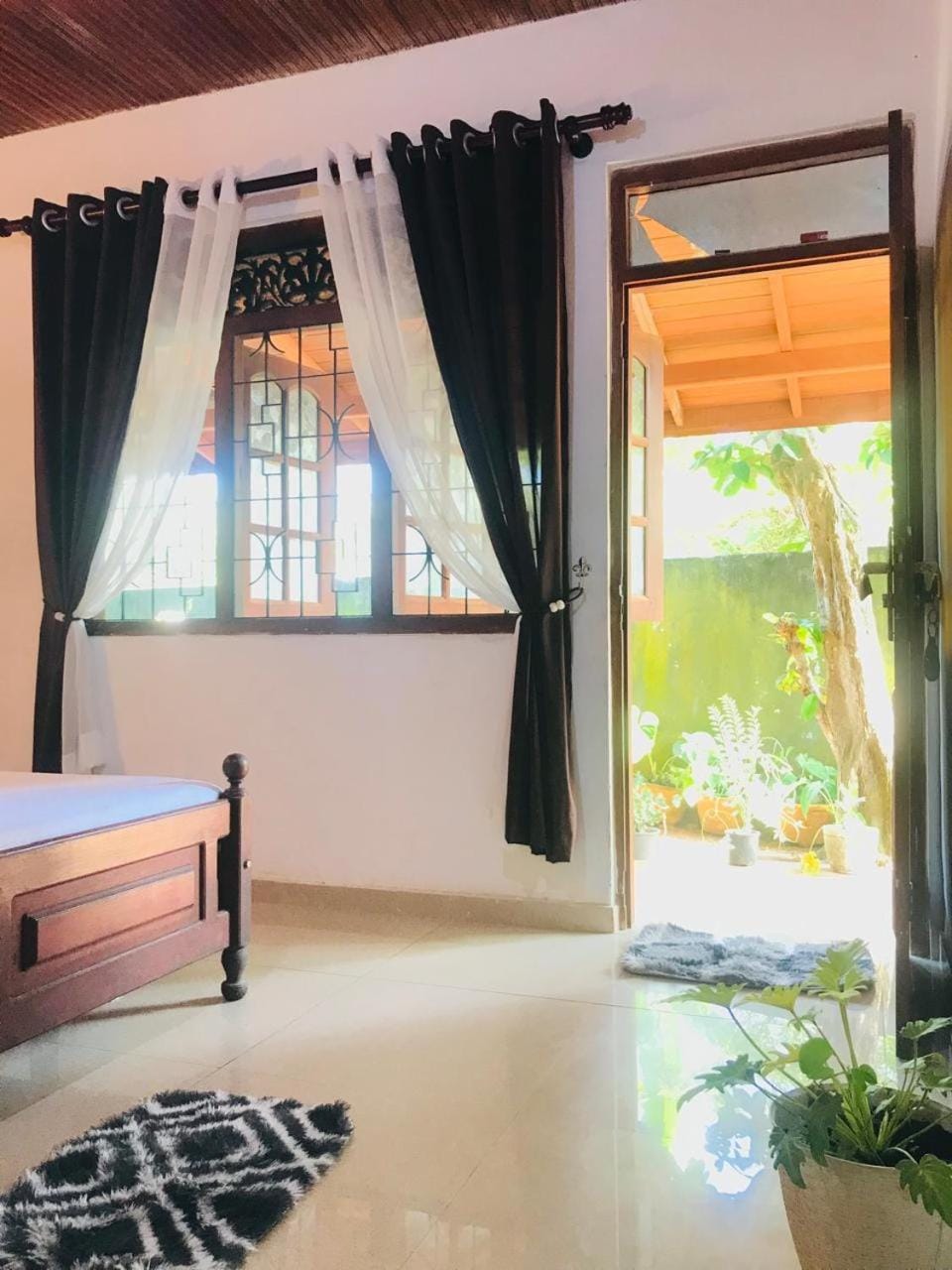 Makai Holiday Inn Bed and Breakfast in Hikkaduwa
