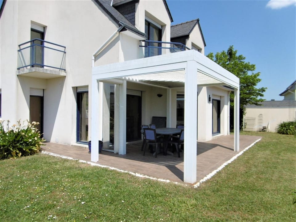 Property building, Patio, Garden, Garden view