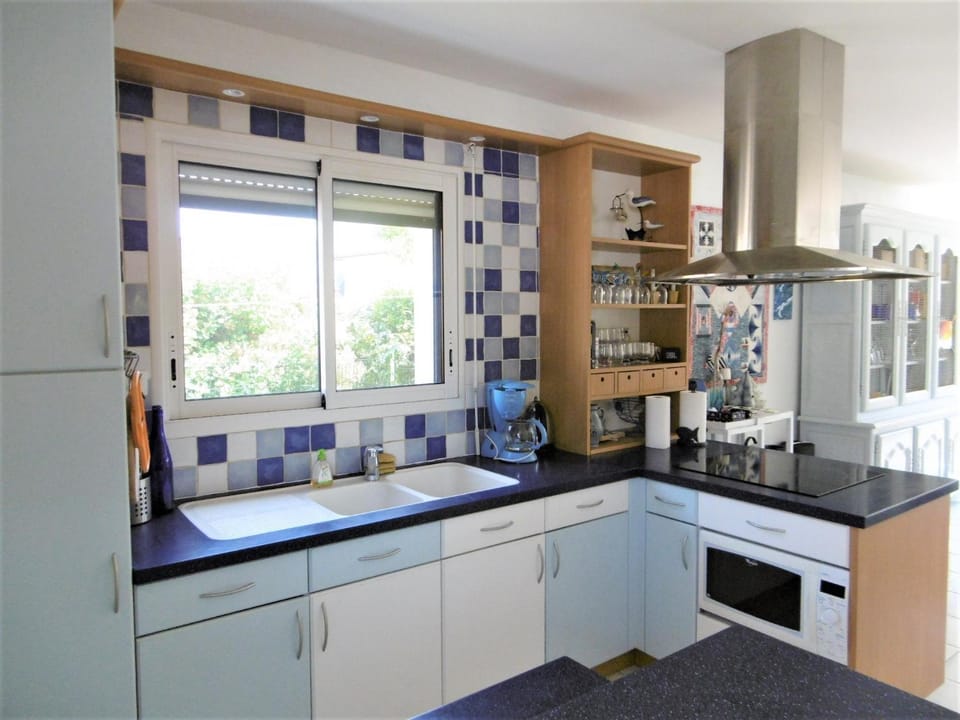 Kitchen or kitchenette, dishwasher, pet friendly, stove, toaster