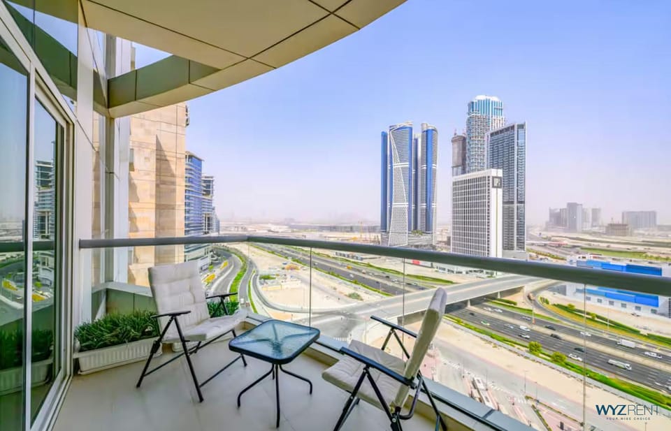 Property building, Day, Balcony/Terrace, City view