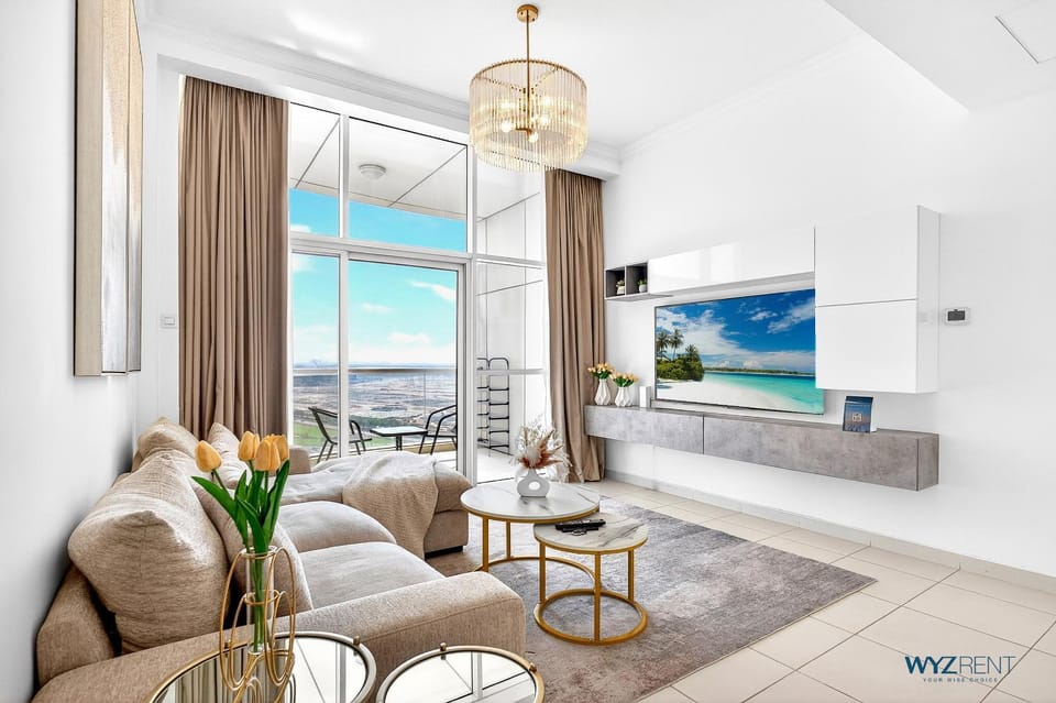 Natural landscape, TV and multimedia, Living room, Seating area, Dining area