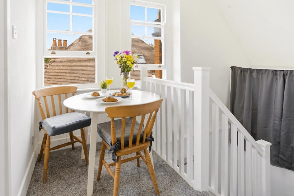 Comfy Twin Room Vacation rental in Egham