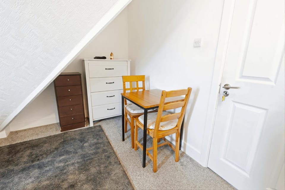 Comfy Twin Room Vacation rental in Egham