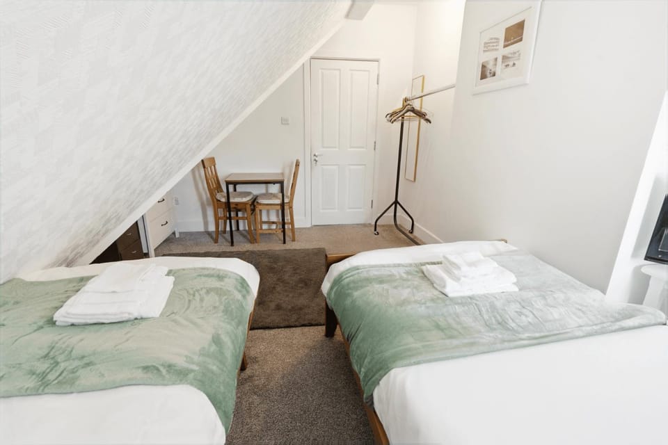 Comfy Twin Room Vacation rental in Egham