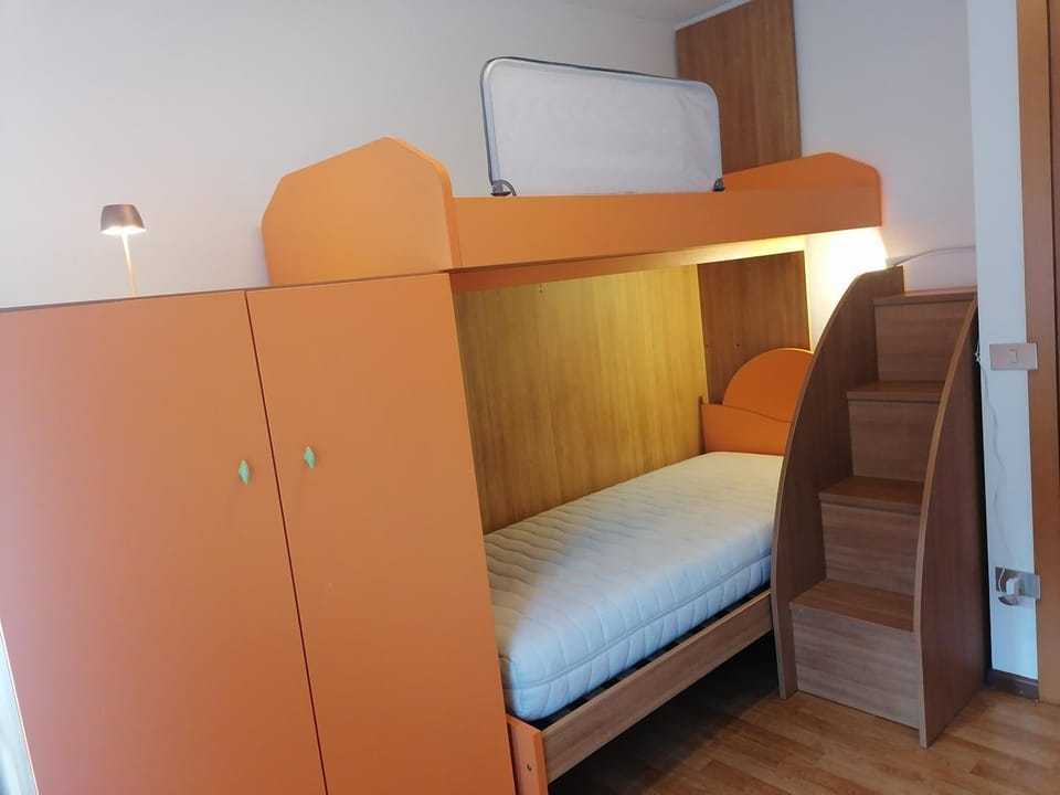 bunk bed