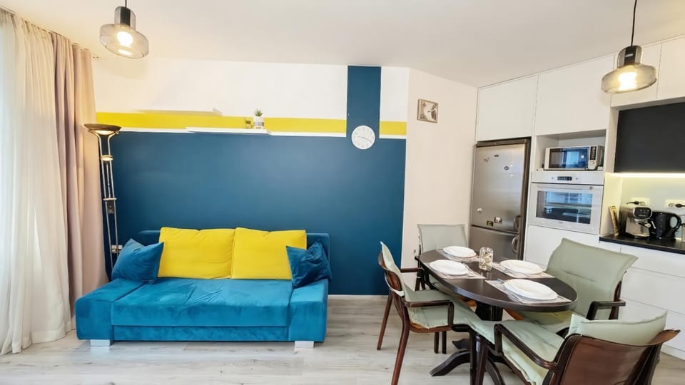 TV and multimedia, Kitchen or kitchenette, Living room, Seating area, Dining area, oven, pet friendly, stove
