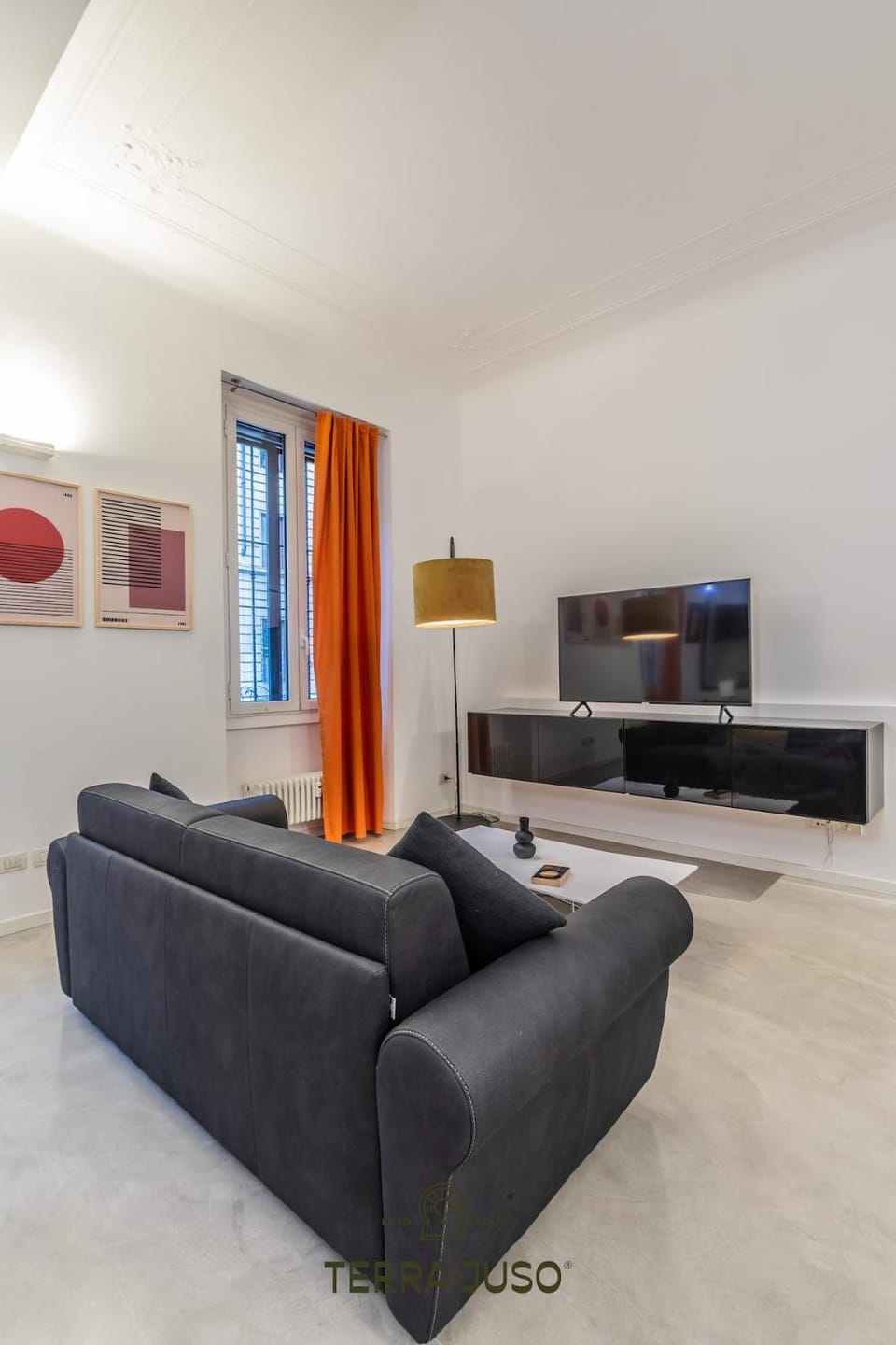 M25 - Garage Loft Apartment in Milan