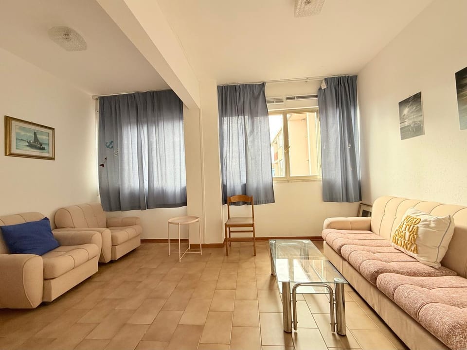 M451 - Marcelli, luminoso quadrilocale con posto auto Apartment in Marcelli