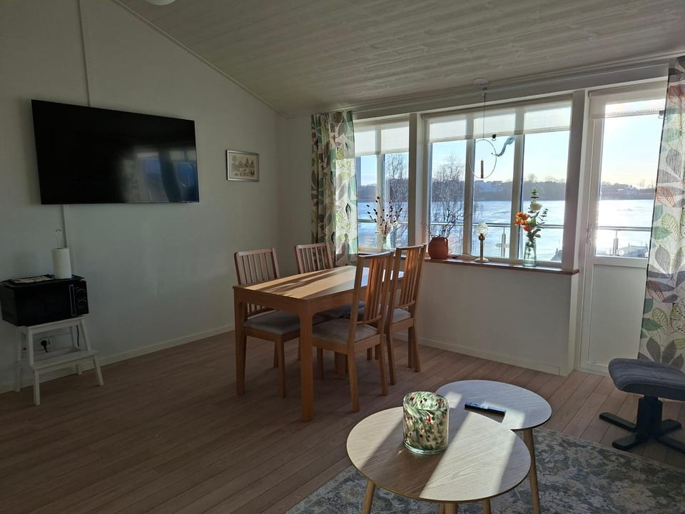 TV and multimedia, Dining area