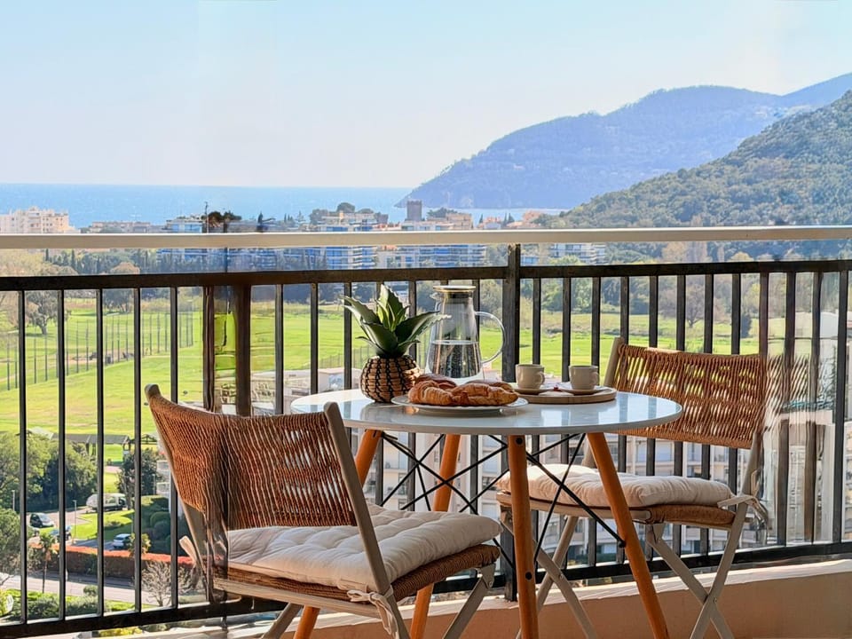 Natural landscape, View (from property/room), Balcony/Terrace