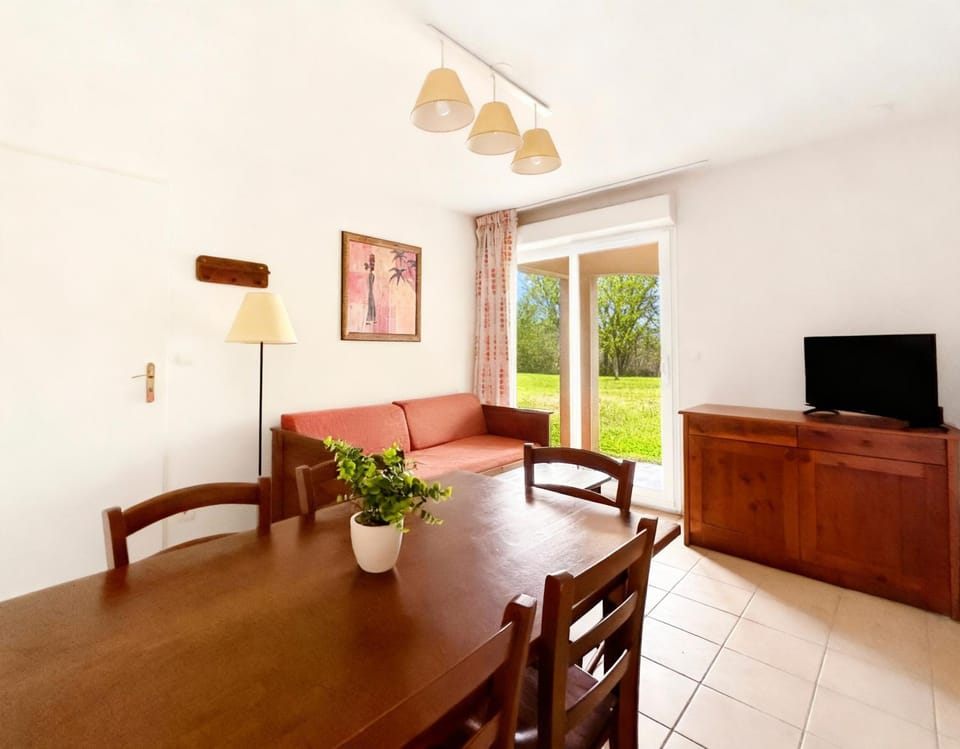 T3 familial avec piscine et parking, résidentiel Apartment in Occitanie