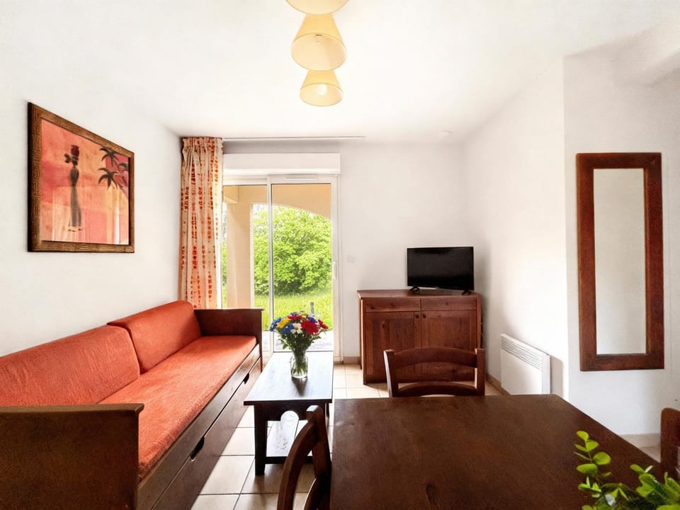 T3 familial avec piscine et parking, résidentiel Apartment in Occitanie