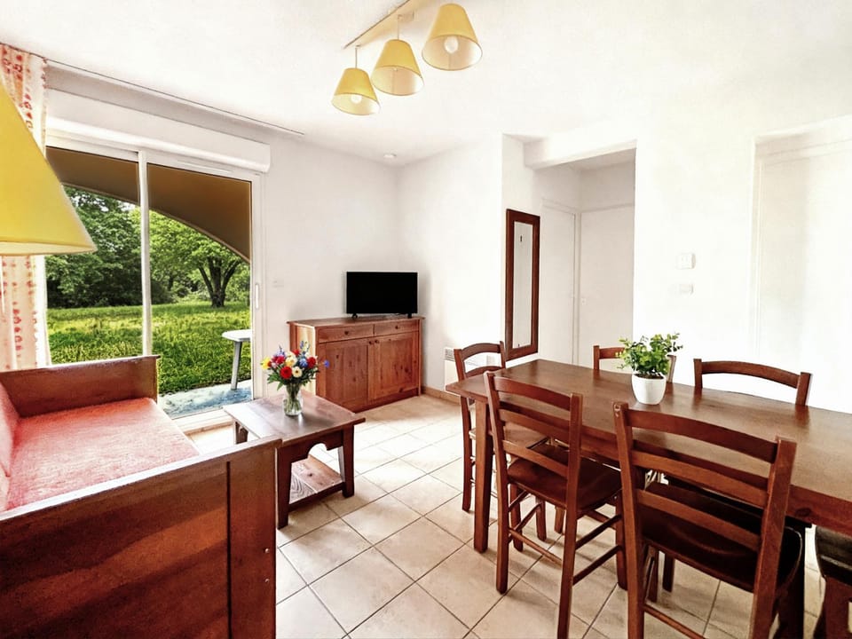 T3 familial avec piscine et parking, résidentiel Apartment in Occitanie