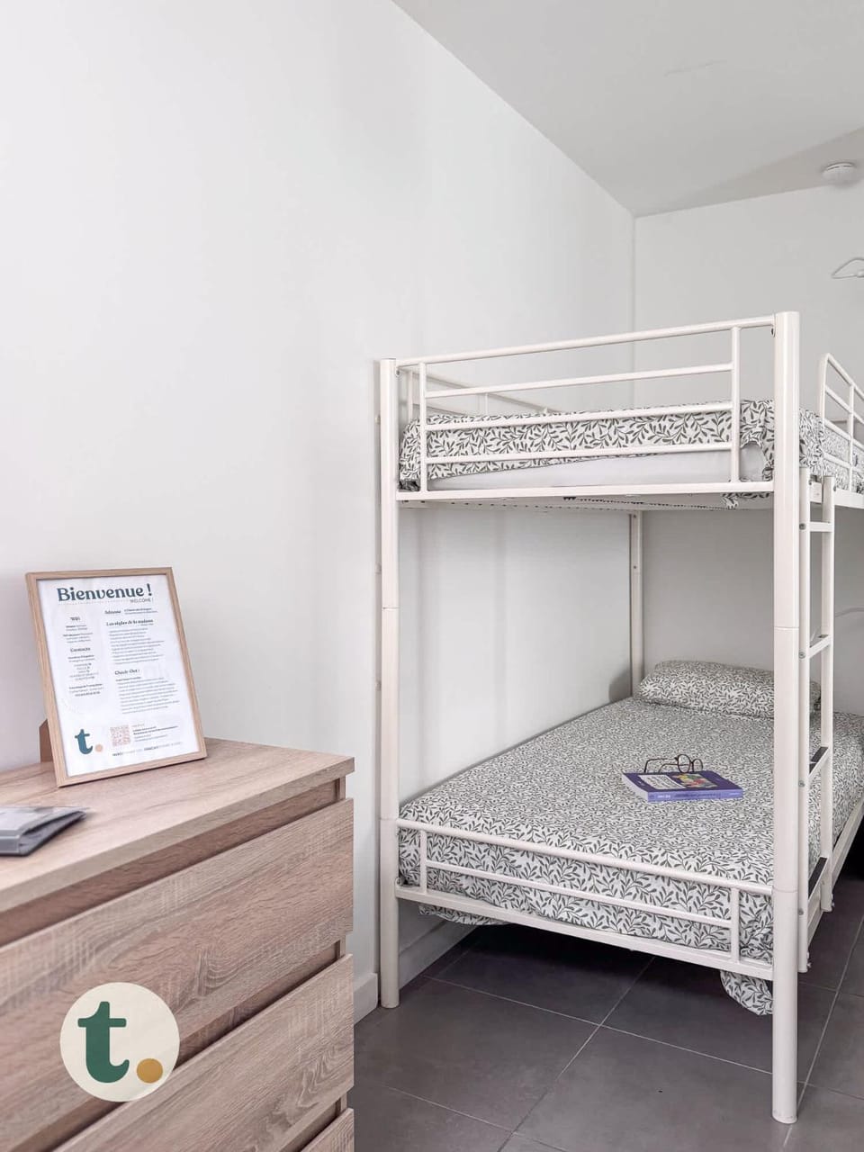 Bed, Photo of the whole room, bunk bed