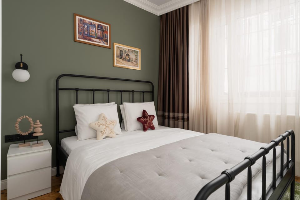 Premium Family House for 10 Near Taksim Villa in Istanbul