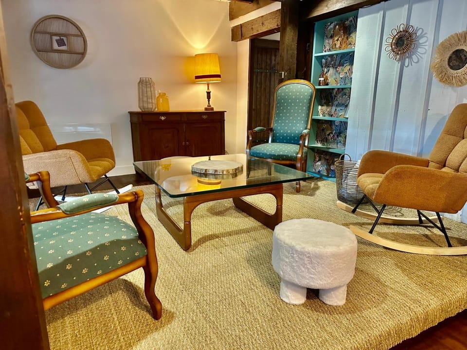 Living room, Seating area