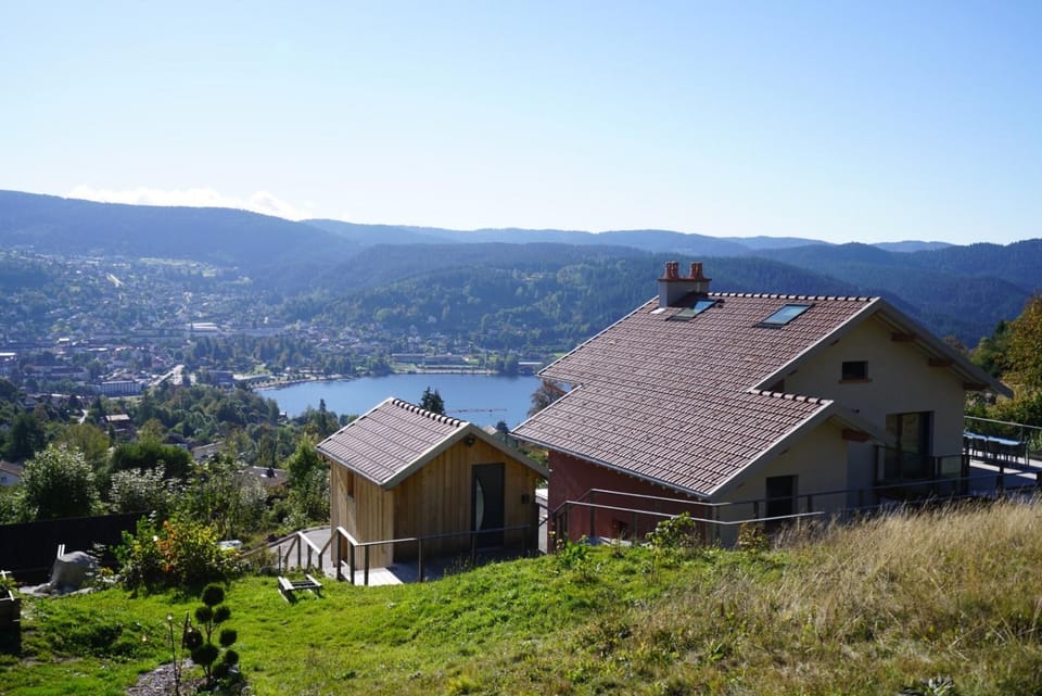 Property building, Natural landscape, Garden, Lake view, Landmark view, Mountain view