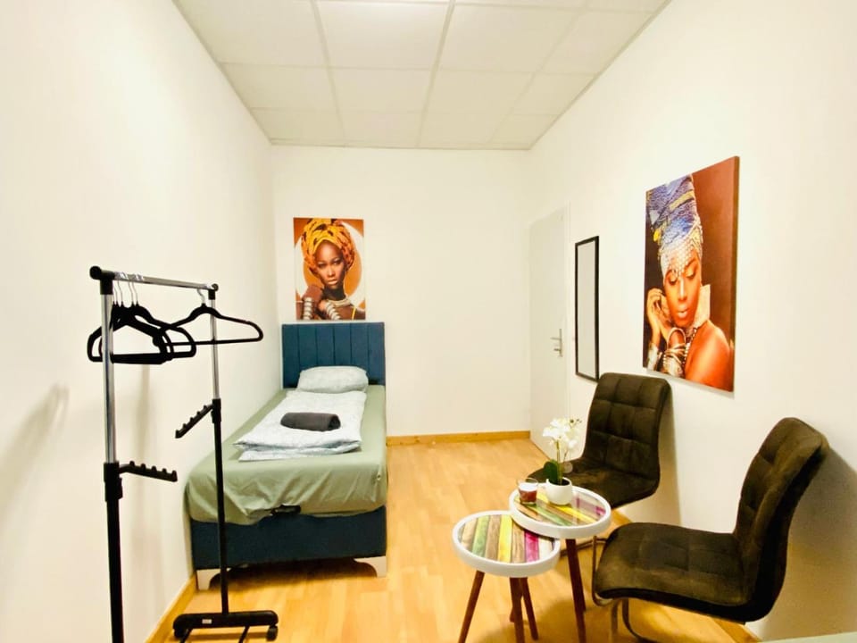 Bed, Living room, Photo of the whole room, Bedroom