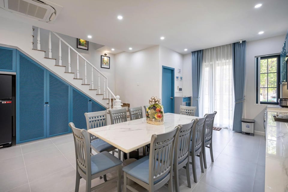 Seating area, Dining area