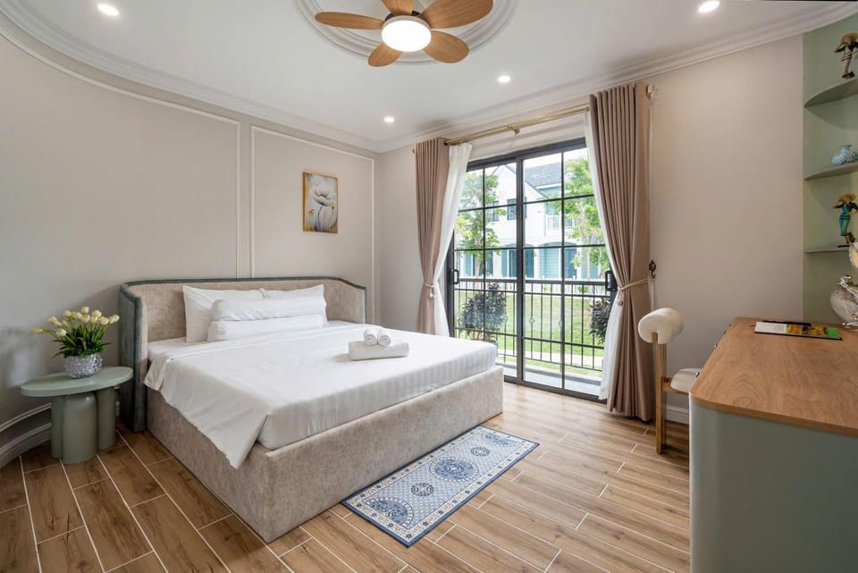Bed, View (from property/room), Photo of the whole room