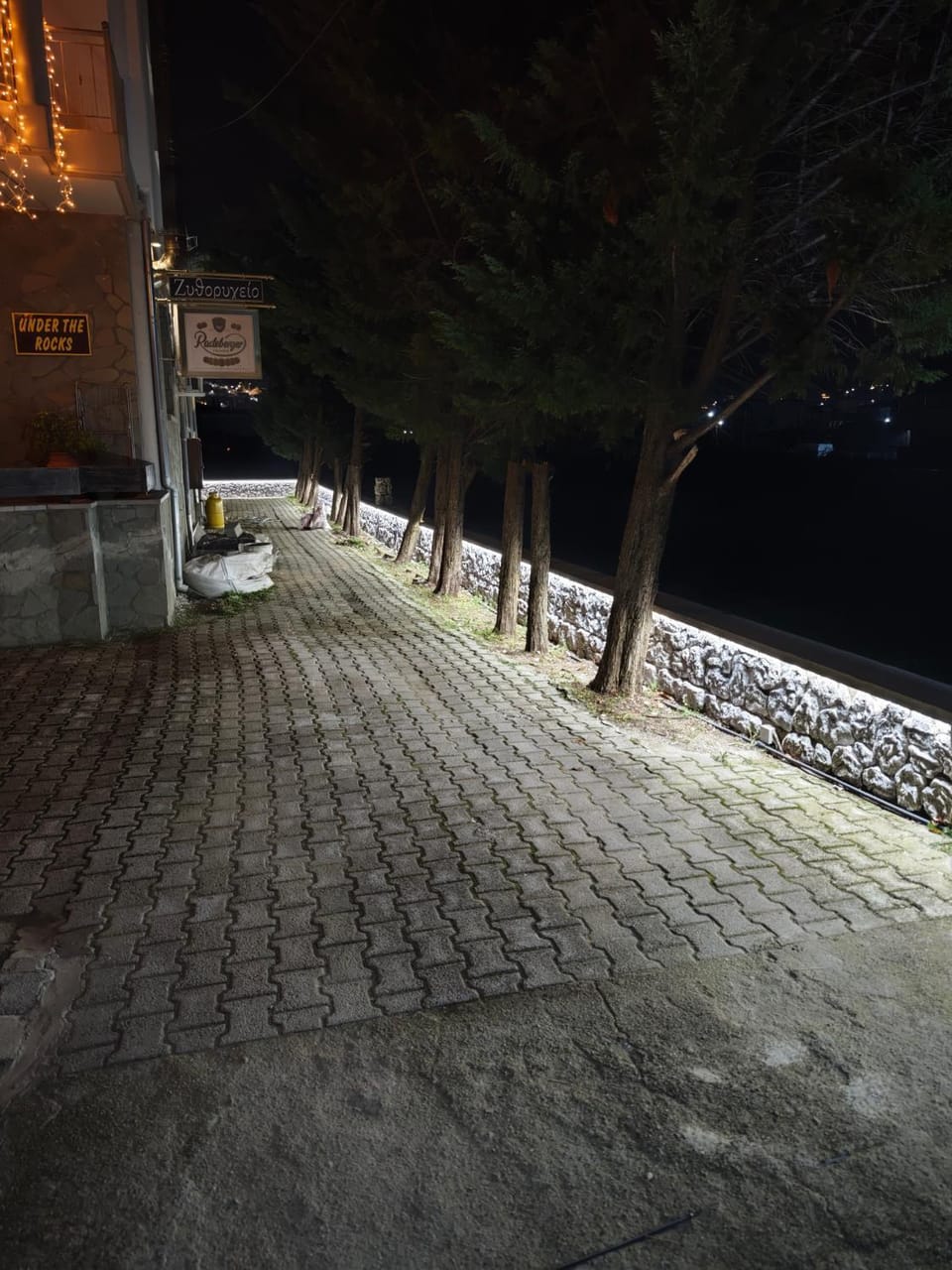 Under the rocks luxury Apartment in Kalabaka