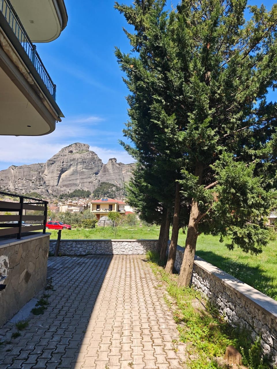 Under the rocks luxury Apartment in Kalabaka