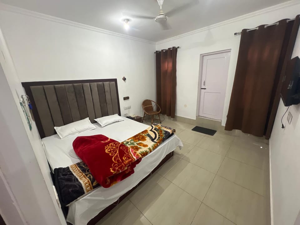 Golden Mud Bed and Breakfast in India