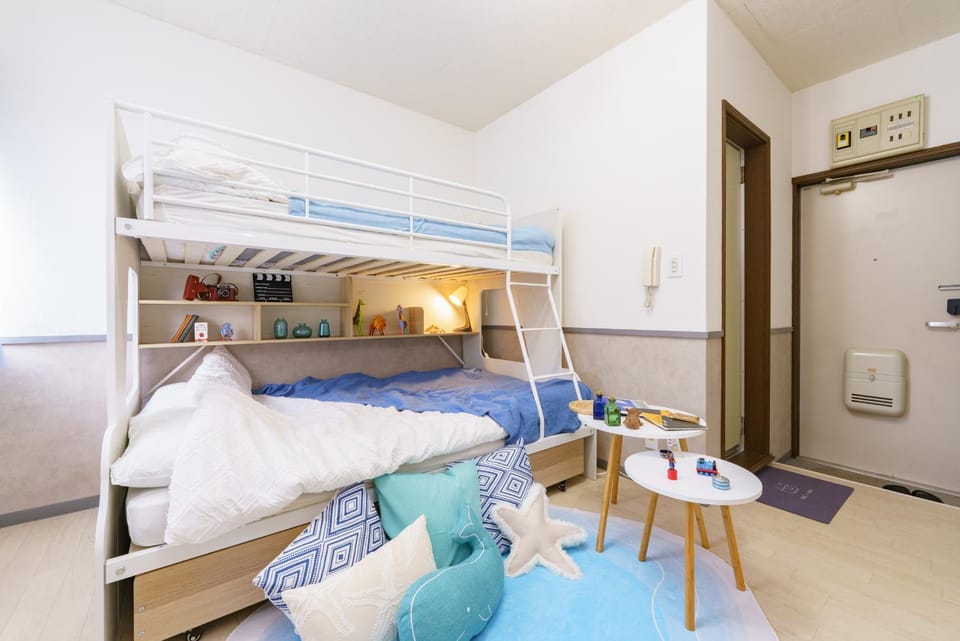 Bedroom, bunk bed
