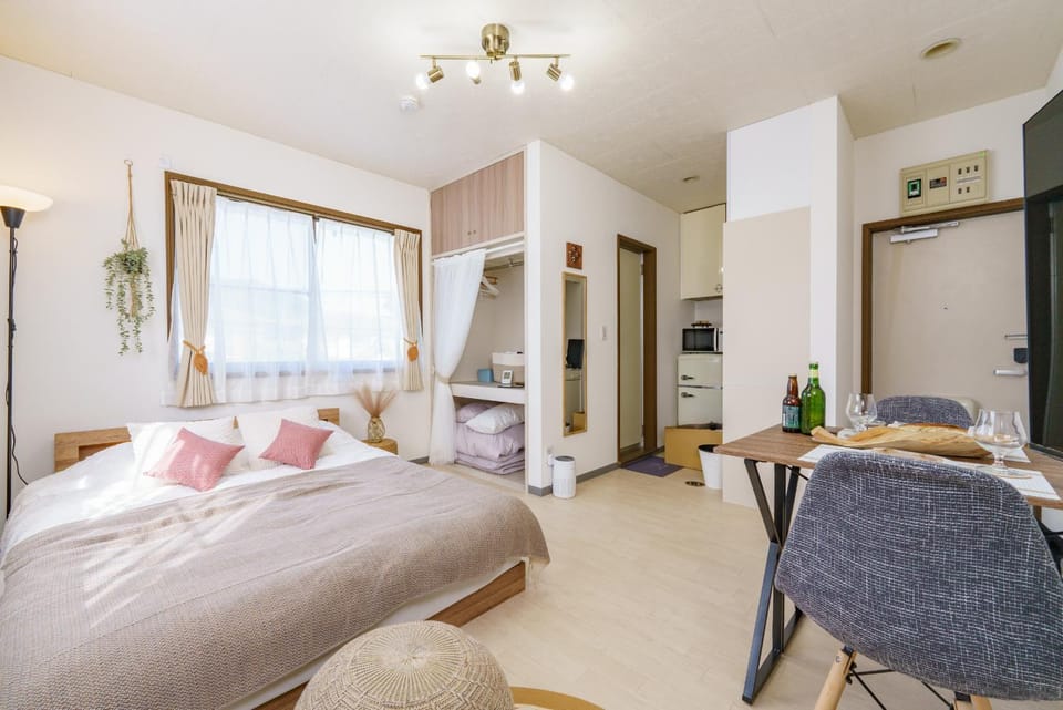 Bed, Living room