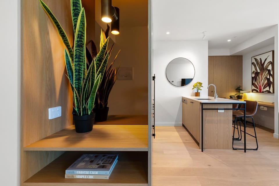 Queensbridge Luxury Living, Heated Pool, Gym, Sauna, Steam, Bar Next to Crown Apartment in Southbank