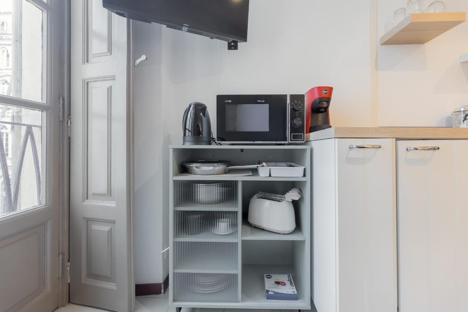 TV and multimedia, Coffee/tea facilities, Kitchen or kitchenette, furniture, microwave, pet friendly, toaster, kitchen