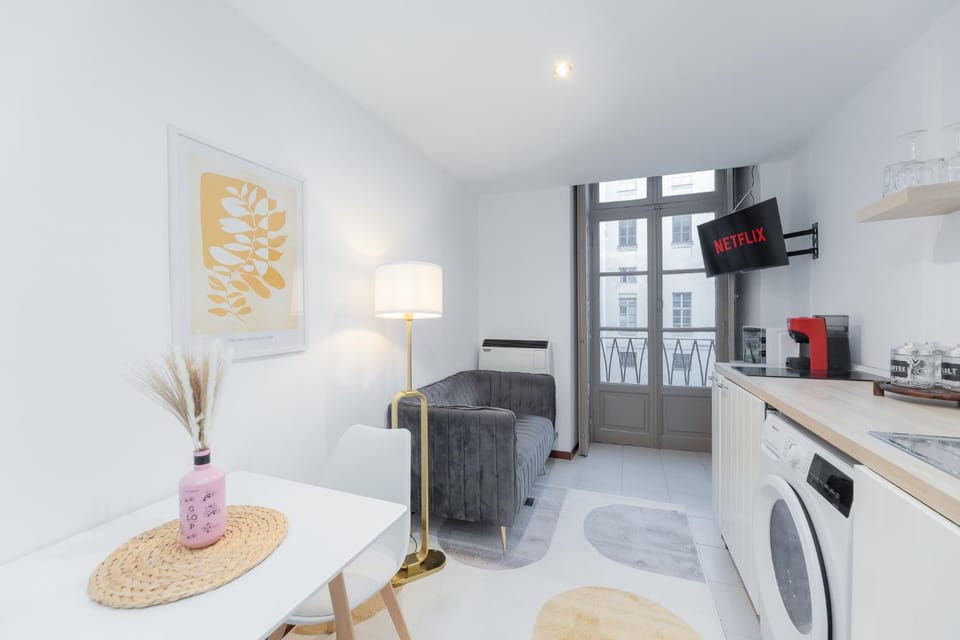 Facade/entrance, TV and multimedia, Kitchen or kitchenette, washing machine, dryer, kitchen